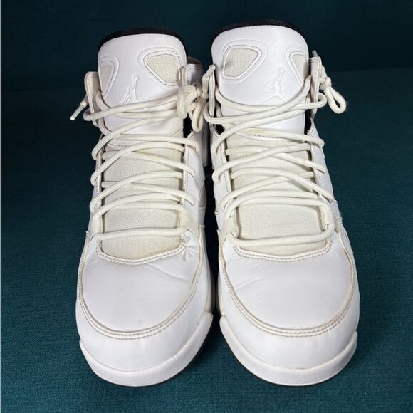 Size 7Y/8.5Women - Nike Jordan white/black,silver shoes - Picture 4 of 9